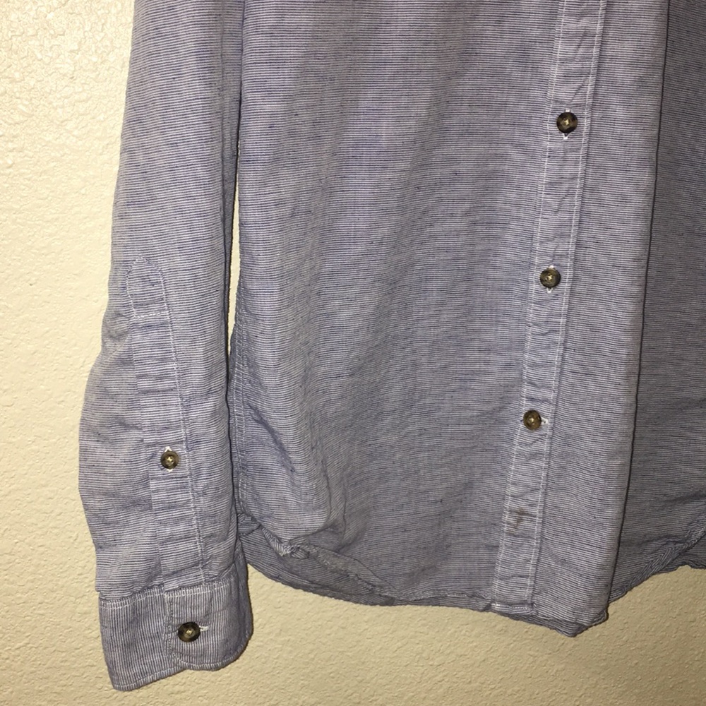 3 for $15/ **H&M • Fitted Pinstriped Button-Up WITH FLAW - Picture 4 of 7